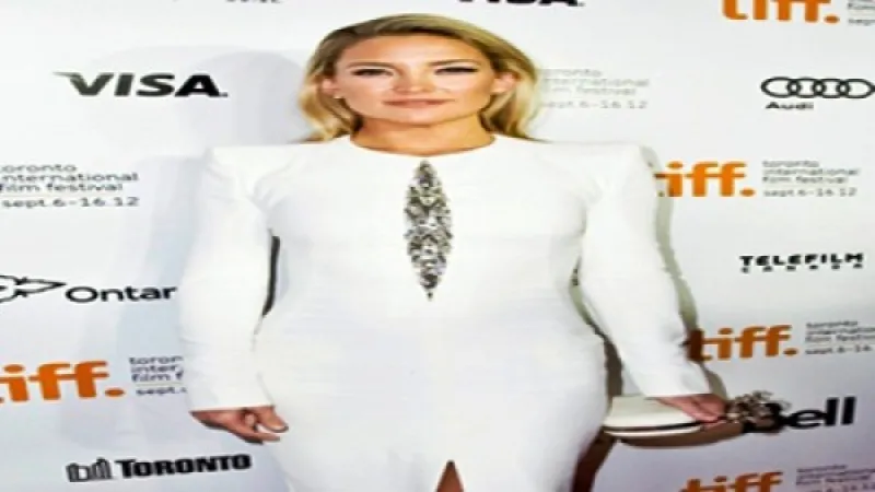 Kate Hudson wears platinum at premier